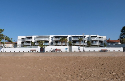 La Tranche-sur-Mer Apartment | Courtyard View Apt, Balcony, 2-4 Guests, 1 Bed, Direct Beach Access, Pool, Pet-Friendly