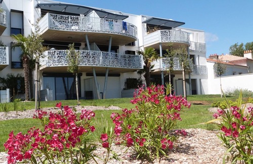 La Tranche-sur-Mer Apartment | Courtyard View Apt, Balcony, 2-4 Guests, 1 Bed, Direct Beach Access, Pool, Pet-Friendly