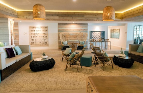 Islamorada Hotel | Courtyard View Room w/Patio, Outdoor Pool, Free Parking & Pet Friendly