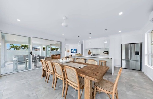 Airlie Beach House | Cove 18 Luxury Whitsunday Waterfront Beach House