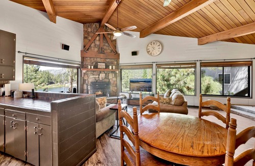Boulder Bay Cabin | Cove Lakeview Cabin at Boulder Bay Big Bear