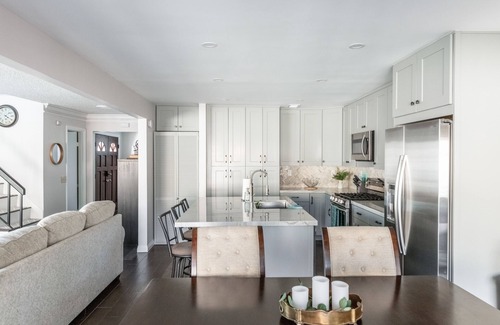 North Hollywood House | Covello 3 Br W/Backyard North Hollywood 3 Bedroom Home by RedAwning