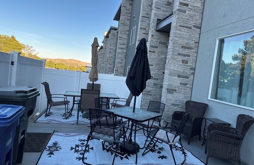 Elko House | Cowboy Chic townhome with AC in Elko