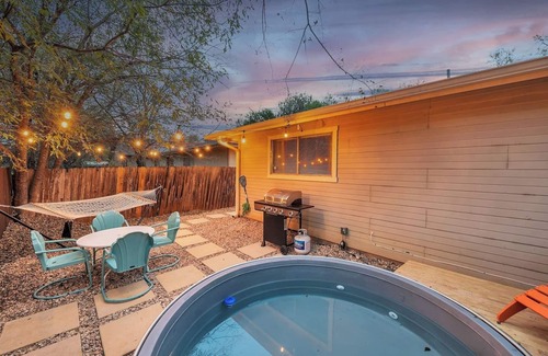 Tanglewood Forest House | Cowboy Pool Bliss, 2BR/2BA Retro Vibes, King Beds