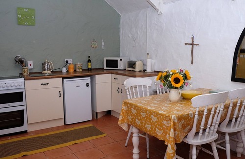 Grade House | Cowshed Cottage located nr Kynance cove