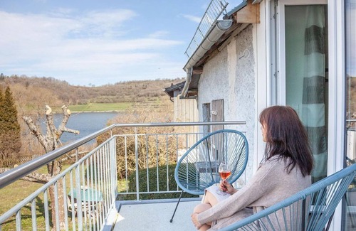 Schalkenmehren Apartment | Cowshed with terrace and maar view for 1-2 people. - Hof Krebs, apartments