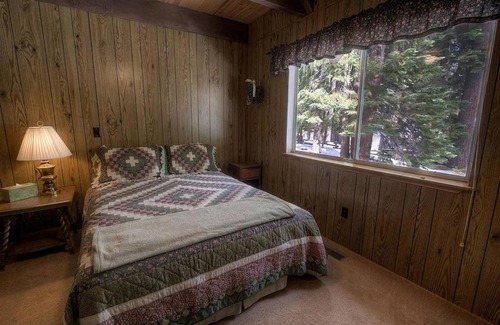 South Lake Tahoe House | Coyote Den by Lake Tahoe Accommodations
