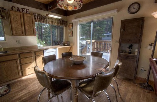South Lake Tahoe House | Coyote Den by Lake Tahoe Accommodations