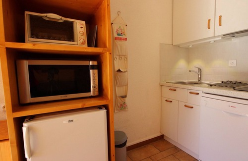 Plan Peisey Apartment | Cozy studio for 4 near shops and slopes, pets allowed