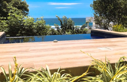 Las Nunez House | Cozi 3 Bedroom 4 bath House Direct Private Beach Access