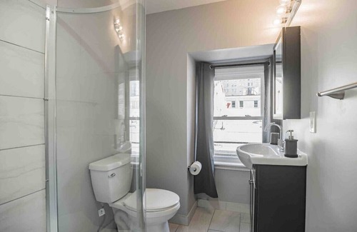 Center City West Apartment | Cozy 1/1 | Center City | Sleeps 4 | 2 Beds