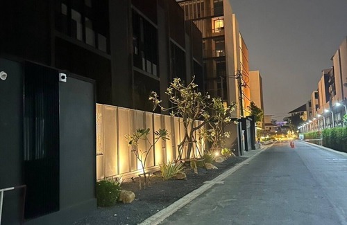 Phlabphla Condo | Cozy 1-bedroom condo with AC, WiFi in wonderful Town in Town