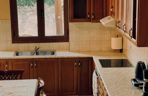 Troezen Apartment | Cozy 1 Bd Troezen Maisonette w Mountain View