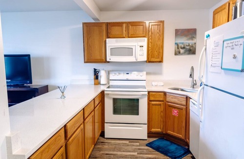 Biloxi Apartment | Cozy 1 bed/1 bath Condo with pool-close to beach