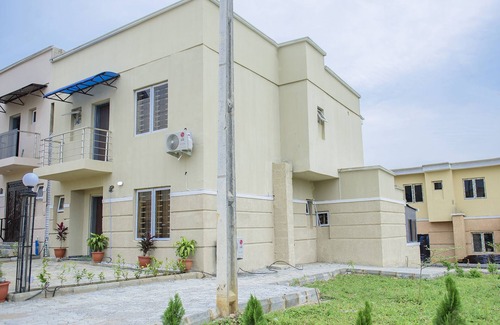 Abuja Apartment | Cozy 1 Bed Apart - 24Hrs Power/WIFI/Security (Ash)