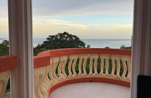 Cave House | Cozy 1-bedroom house in phenomenal Westmoreland Parish with WiFi, ACnNear Beach