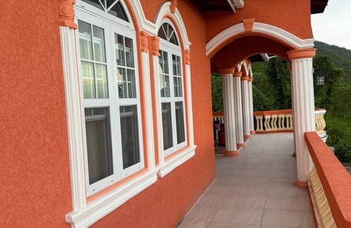 Cave House | Cozy 1-bedroom house in phenomenal Westmoreland Parish with WiFi, ACnNear Beach
