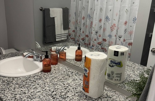 Crabtree Apartment | Cozy 1 bedroom 1 bath with plenty of amenities and attractions