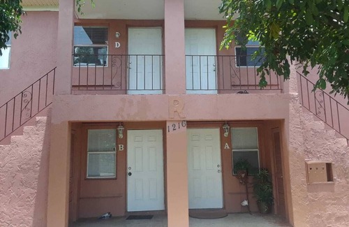 Riviera Beach Apartment | Cozy 1-bedroom, 1 shared bathroom, 2 miles from the beach, WPB port, or Trirail