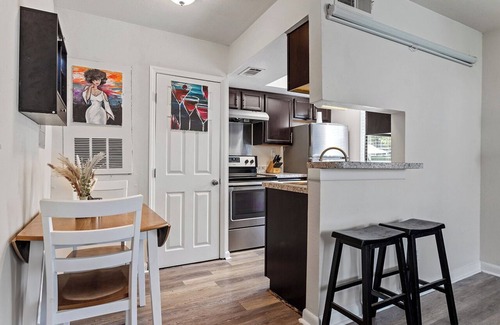 Chapel Hill Apartment | Cozy 1-bedroom apartment with WiFi, gym & TONS of amenities! Here in Chapel Hill