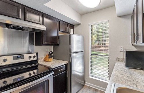 Chapel Hill Apartment | Cozy 1-bedroom apartment with WiFi, gym & TONS of amenities! Here in Chapel Hill
