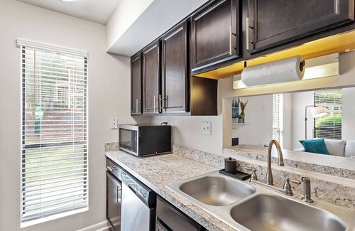 Chapel Hill Apartment | Cozy 1-bedroom apartment with WiFi, gym & TONS of amenities! Here in Chapel Hill