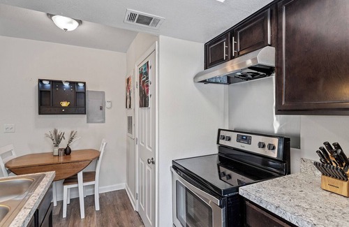 Chapel Hill Apartment | Cozy 1-bedroom apartment with WiFi, gym & TONS of amenities! Here in Chapel Hill