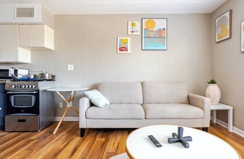 Whittier Apartment | Cozy 1-bedroom apartment in fantastic Minneapolis with WiFi