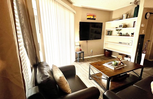 San Antonio Apartment | Cozy 1-bedroom apartment with WiFi, pool, conveniently located in NW San Antonio