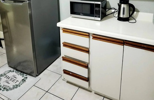 New Kingston Apartment | Cozy 1-bedroom apartment in New Kingston 5 with AC, Wi-Fi