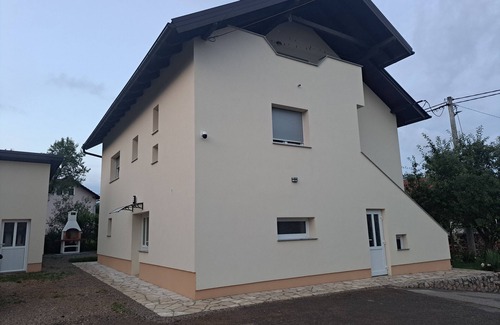Slunj Apartment | Cozy 1-bedroom apartment with jacuzzi and dears in backyard near Plitvice lakes