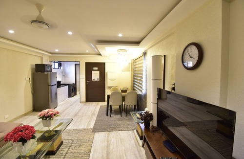 Bandra West Apartment | Cozy 1-bedroom apartment in amazing Mumbai with AC, WiFi