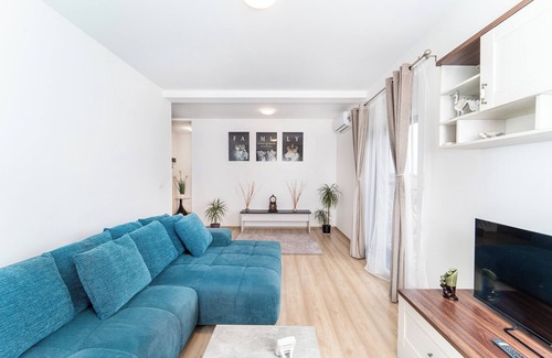 Giroc Apartment | Cozy 1-bedroom apartment with AC, WiFi in charming GirocnApartament Maria