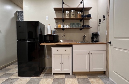 Parker House | Cozy 1 bedroom apartment attached to a barn