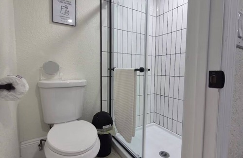 Sun Bay South Apartment | Cozy 1-bedroom apartment in charming Tampa- Near Bayshore, Hyde Park & Downtown.