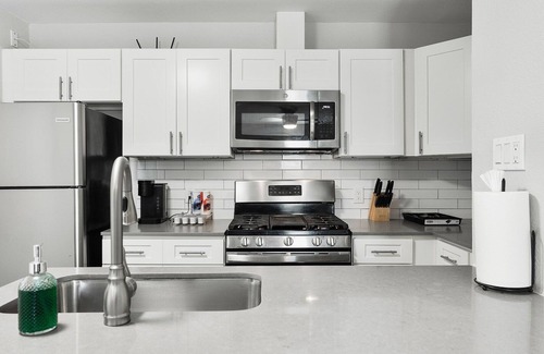 Highland Apartment | Cozy 1 Bedroom Apt in Highland Austin 3740