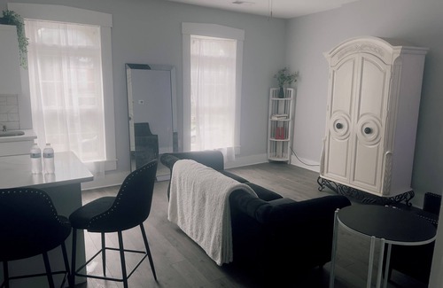Georgetown Apartment | Cozy 1-bedroom apt in Victorian Era House minutes walking to Downtown Lexington