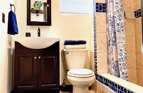 Laredo Apartment | Cozy 1-bedroom apt minutes from everything you need.