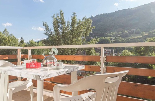 Briancon Apartment | Cozy 1-bedroom apt with balcony near cable car in Briançon