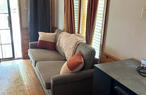 Sweeny Cabin | Cozy 1-bedroom cabin in charming Sweeny with fitness room, WiFi