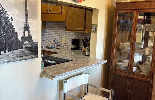 Winston - Salem Condo | Cozy 1-bedroom condo in Downtown Winston-Salem, free parking!