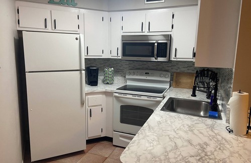 Ventura Condo | Cozy 1-bedroom Condo in Luxury Gated Community