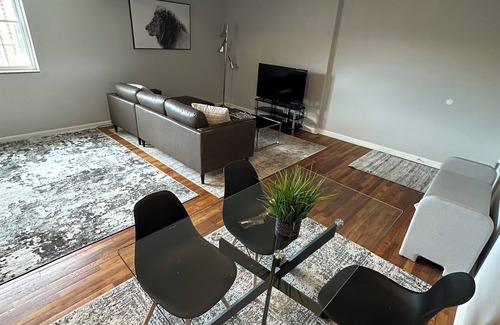 McKnight Condo | Cozy 1-Bedroom condo Fully Furnished with WiFi and AC in beautiful Pittsburgh