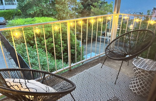 Moss Bay Condo | Cozy 1-bedroom condo with AC and WiFi in delightful Kirkland