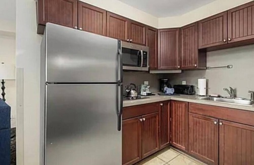 Ocean Drive Condo | Cozy 1-bedroom condo with WiFi, fitness room in enchanting Newport overlooking