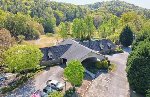 Clayton House | Cozy 1-Bedroom Condo with Mountain Views in Clayton GA- KW 207