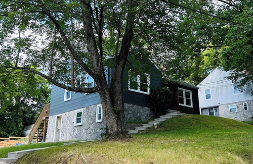 Red Bank House | Cozy 1-bedroom duplex in charming Chattanooga with WiFi, AC