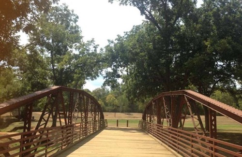 Nacogdoches House | Cozy 1 Bedroom Flat in the middle of town blocks to SFA and Downtown