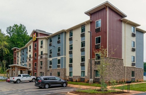 Huntersville Hotel | Cozy 1-bedroom hotel in delightful Huntersville up to 2 people