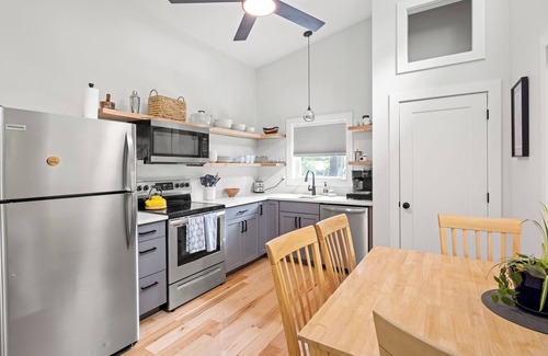 Bent Creek House | Cozy 1-bedroom house in Asheville. Minutes from downtown with forest access.